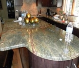 Dalles polies naturelles de marbre de vert de forêt tropicale pour des dessus de barre de partie supérieure du comptoir de cuisine