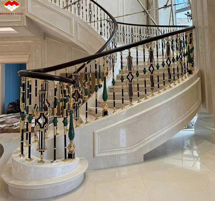 Escaliers en marbre beige poli pour hôtels et villas