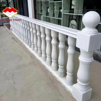 Manche d'escalier en marbre blanc en onyx personnalisée pour baluster décoratif de villa et de maison