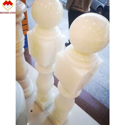 Baluster en pierre de marbre blanc en onyx élégant pour décorer les escaliers en Amérique du Nord et latine