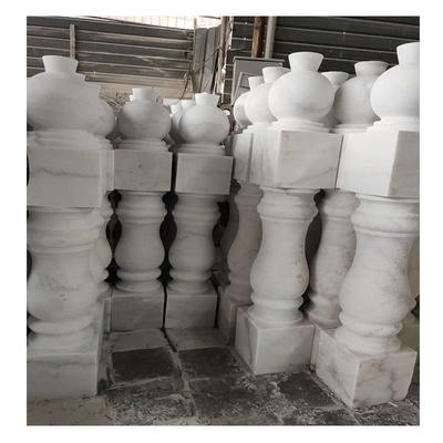 Finition de surface en marbre blanc pour les parements de balustrades