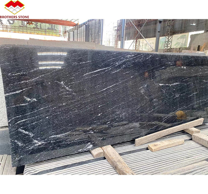 Via Lattea Carreaux de granit noir finement taillés pour un motif de sol classique et élégant