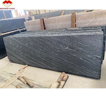 Via Lattea Carreaux de granit noir finement taillés pour un motif de sol classique et élégant