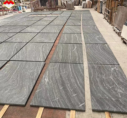 Via Lattea Carreaux de granit noir finement taillés pour un motif de sol classique et élégant