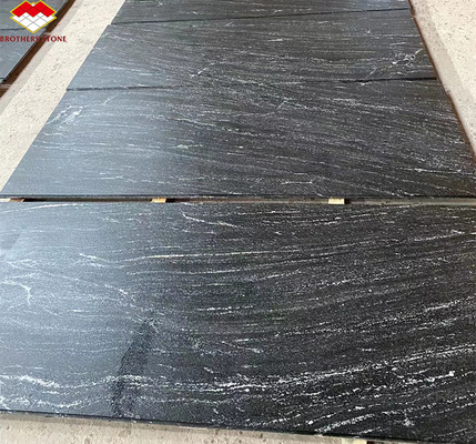 Via Lattea Carreaux de granit noir finement taillés pour un motif de sol classique et élégant
