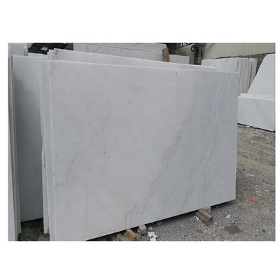 Finition de surface en marbre blanc pour les parements de balustrades