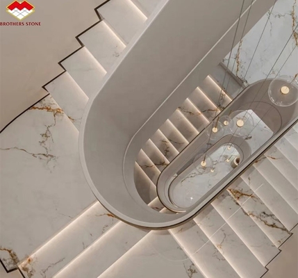 Étagères en pierre artificielle anti-dérrapage brillantes pour un escalier droit intérieur