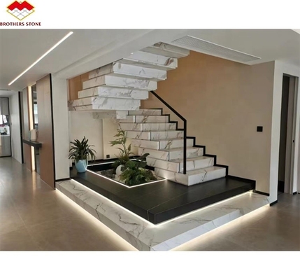Étagères en pierre artificielle anti-dérrapage brillantes pour un escalier droit intérieur