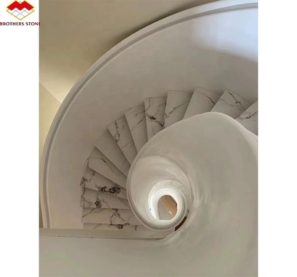 Étagères en pierre artificielle anti-dérrapage brillantes pour un escalier droit intérieur