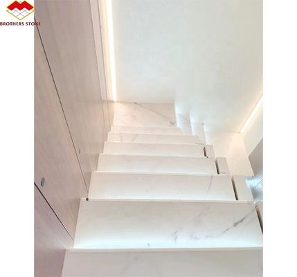 Étagères en pierre artificielle anti-dérrapage brillantes pour un escalier droit intérieur