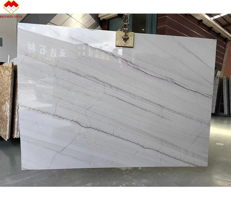 Plancher et escalier de cuisine moderne blanc avec des veines vertes/grises Calacatta Marbre Tableau de jeu de livre