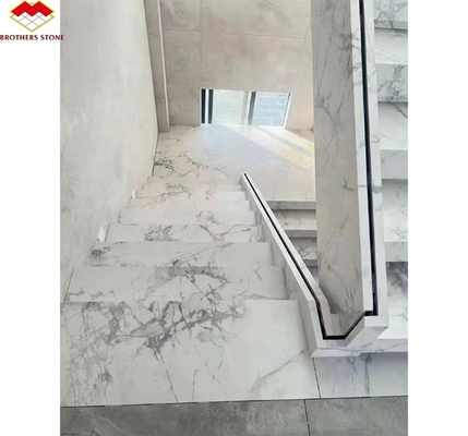 Escalier droit pas glissants Escalier avec pierre sintrée Grandes dalles de stock spécial