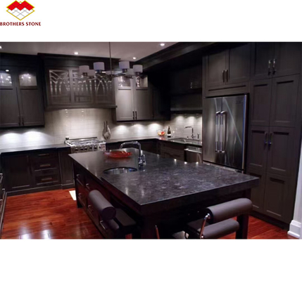 Élégante dalle de granit en marbre noir de style moderne pour le comptoir de la villa et la décoration extérieure