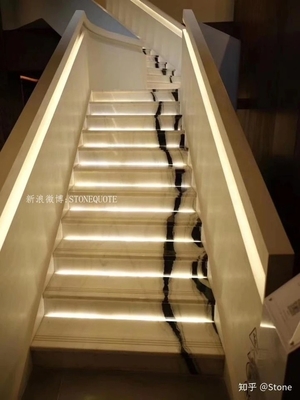 Épaisseur de la lampe LED suivie Panda Escalier en marbre blanc avec pierre naturelle