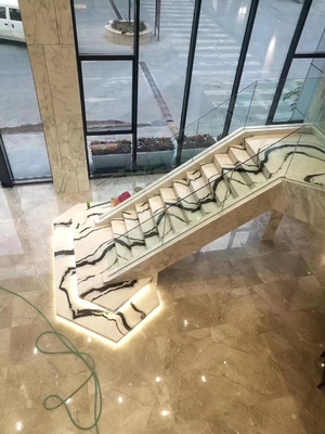 Lumière LED moderne suit anti-dérapant Panda Marbre blanc Escalier carreaux intérieurs Panda naturel Escalier blanc Marbre avec veines