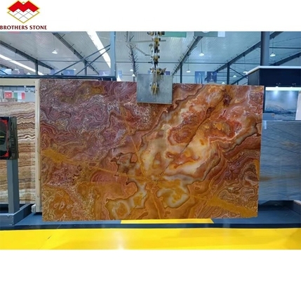 Marbre en onyx rouge tigre naturel polissé translucide pour le design d'hôtel en jade moderne rétroéclairé