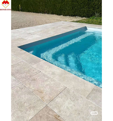 Style de design moderne Carreaux de terrasse en pierre d'ivoire en argent naturel travertin pour le sol de la piscine