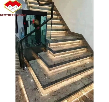 Escaliers en pierre naturelle de style européen moderne avec des tuiles polies de grandes dalles taillées à la taille