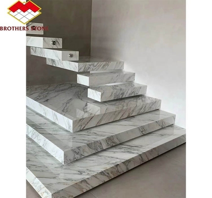 Escaliers modernes en marbre blanc poli Carreaux de pierre naturelle taillés à la taille pour la décoration intérieure