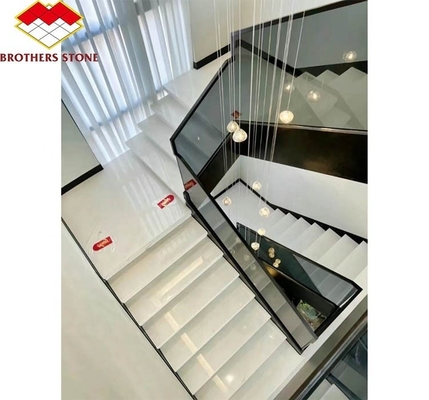 Escalier en marbre et tuiles de jupe de style européen moderne pour la conception intérieure en pierre naturelle