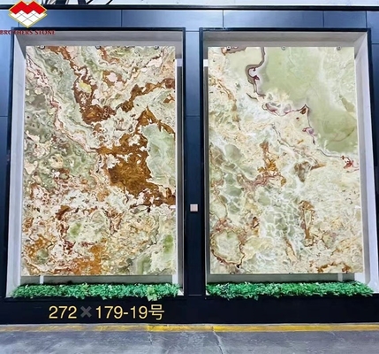 Panneau rétroéclairé en marbre d'onyx vert pour le design graphique moderne et la décoration murale