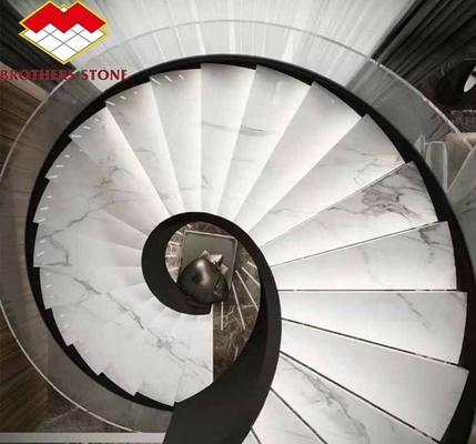 Escalier droit Escalier intérieur en marbre blanc Décoré en marbre naturel poli