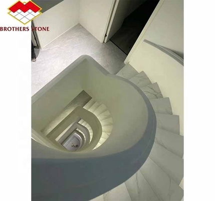 Foshan personnalisé moderne marbre finement décoré grand panneau d'escalier à la taille pour la conception intérieure de la maison