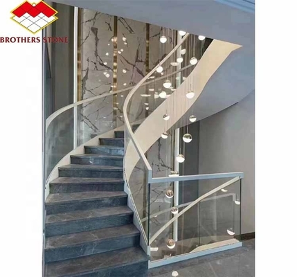 Escalier en marbre intérieur de l'hôtel avec conception courbe en spirale moderne et option de taille