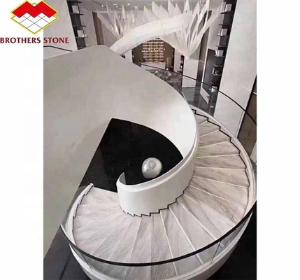 Escalier en marbre intérieur de l'hôtel avec conception courbe en spirale moderne et option de taille