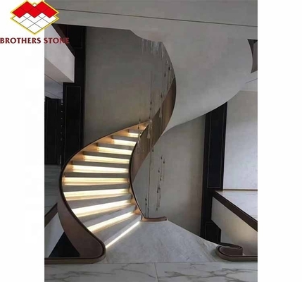 Escalier en marbre intérieur de l'hôtel avec conception courbe en spirale moderne et option de taille