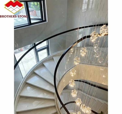 Escalier en marbre intérieur de l'hôtel avec conception courbe en spirale moderne et option de taille