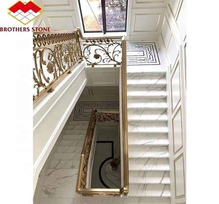 Moderne design intérieure escalier de l' escalier de l' élévateur de la pierre naturelle polissée