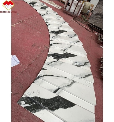Design d'escalier intérieur de lave-vaisselle personnalisé Carreaux de porcelaine en marbre blanc