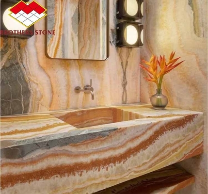 Des dalles de pierre de marbre en onyx taillées sur mesure, parfaites pour la décoration de la maison et la table du salon.