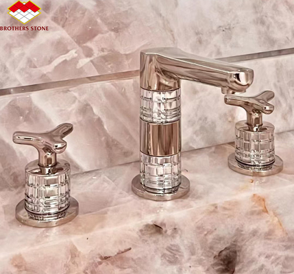 Grande dalle de marbre cristallique finement décorée pour un design de lavabo moderne et luxueux