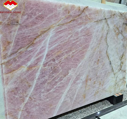 Grande dalle de marbre cristallique finement décorée pour un design de lavabo moderne et luxueux