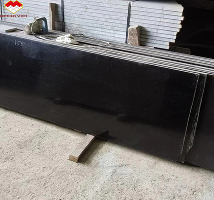 Couleur noire pure Granite Slab Surface polie Finition Forme de grande dalle