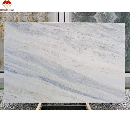 Plaque de quartzite à l'ombre bleue translucide de type marbre en onyx moderne pour salon