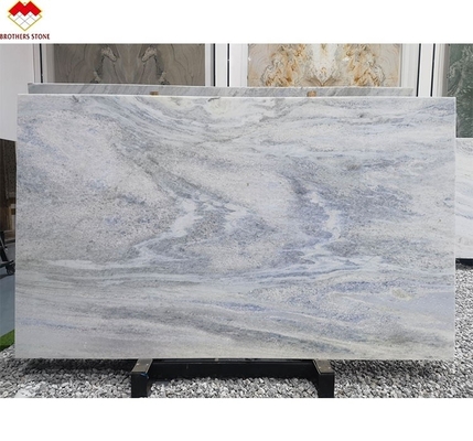 Plaque de quartzite à l'ombre bleue translucide de type marbre en onyx moderne pour salon