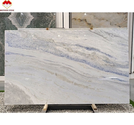 Plaque de quartzite à l'ombre bleue translucide de type marbre en onyx moderne pour salon