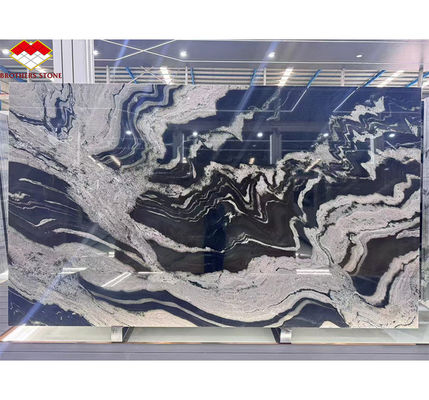Tableau de cuisine noir moderne avec armoires