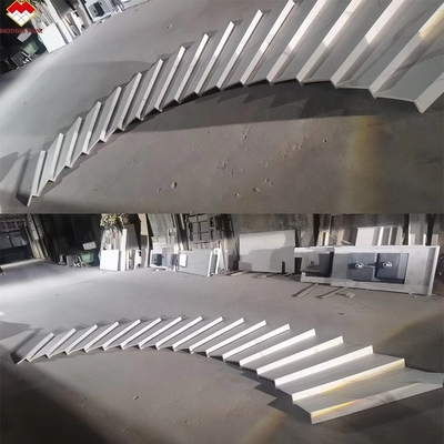 Escaliers à rainures antidérapantes Escaliers en pierre sintrée avec éclairage à LED