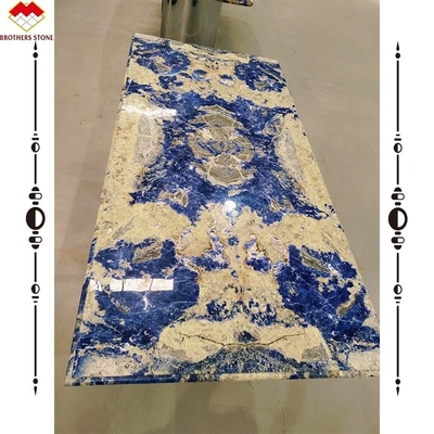 Table à manger avec bassin de pierre bleue bolivienne translucide
