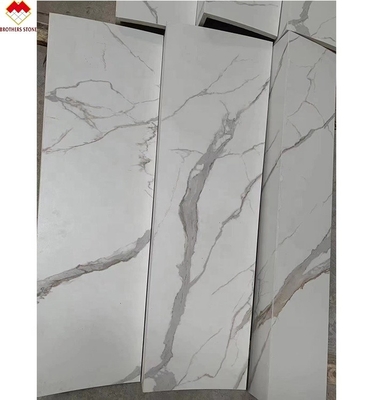 Blanc Noir Gris Or Personnalisé Polie Calacatta Marbre Regard Porcelaine Escaliers de tuiles