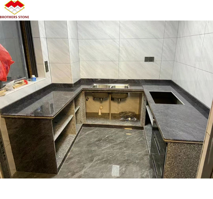 Carreaux de granit bleu Vizag poli dans un style moderne pour le comptoir et le sol de la cuisine