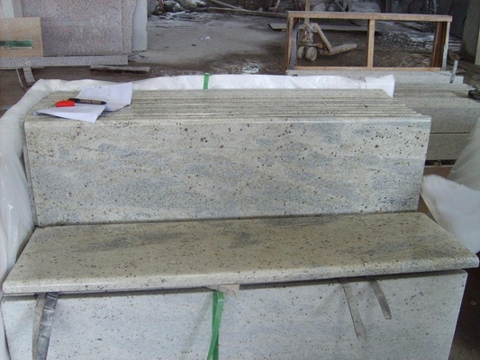 Carreaux de sol en granit blanc du Cachemire poli à l'extérieur et à l'intérieur en Inde