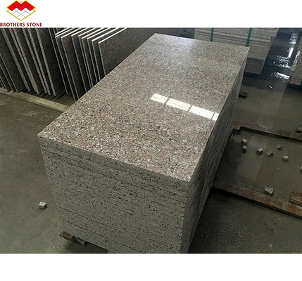 2700kg/m3 Densité de granit G636 dalles Style de conception moderne pour la villa graphique Porrno rose