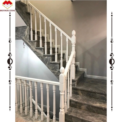 Échafaudages de marbre gris et montants avec finition polie pour les escaliers droits intérieurs