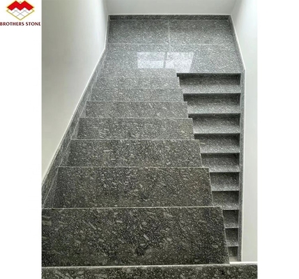 Plaque de granit noir taillée sur mesure pour les escaliers et les bâtiments dans le design chinois moderne