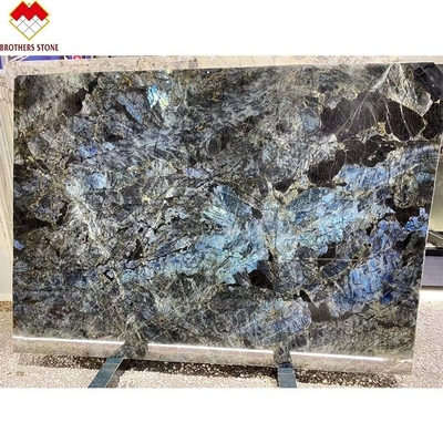 Grande dalle de luxe émeraude bleu Onyx marbre du Brésil pour une table transparente